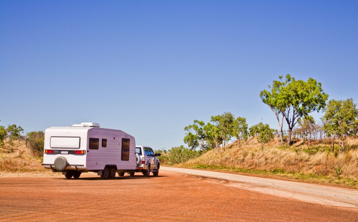A,Typical,Outback,Touring,Rig,Heads,Back,Onto,The,Road